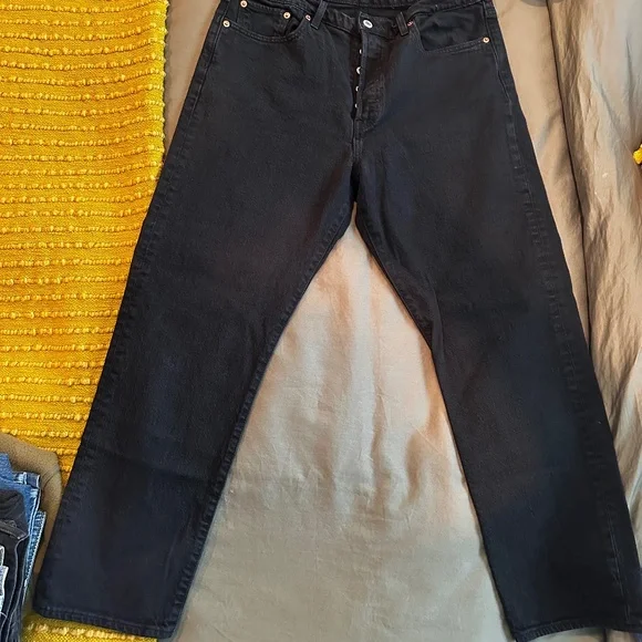 Levis Premium Wedgie Straight Jeans Womens Black Denim Button Fly Size 32x28 - Picture 4 of 9